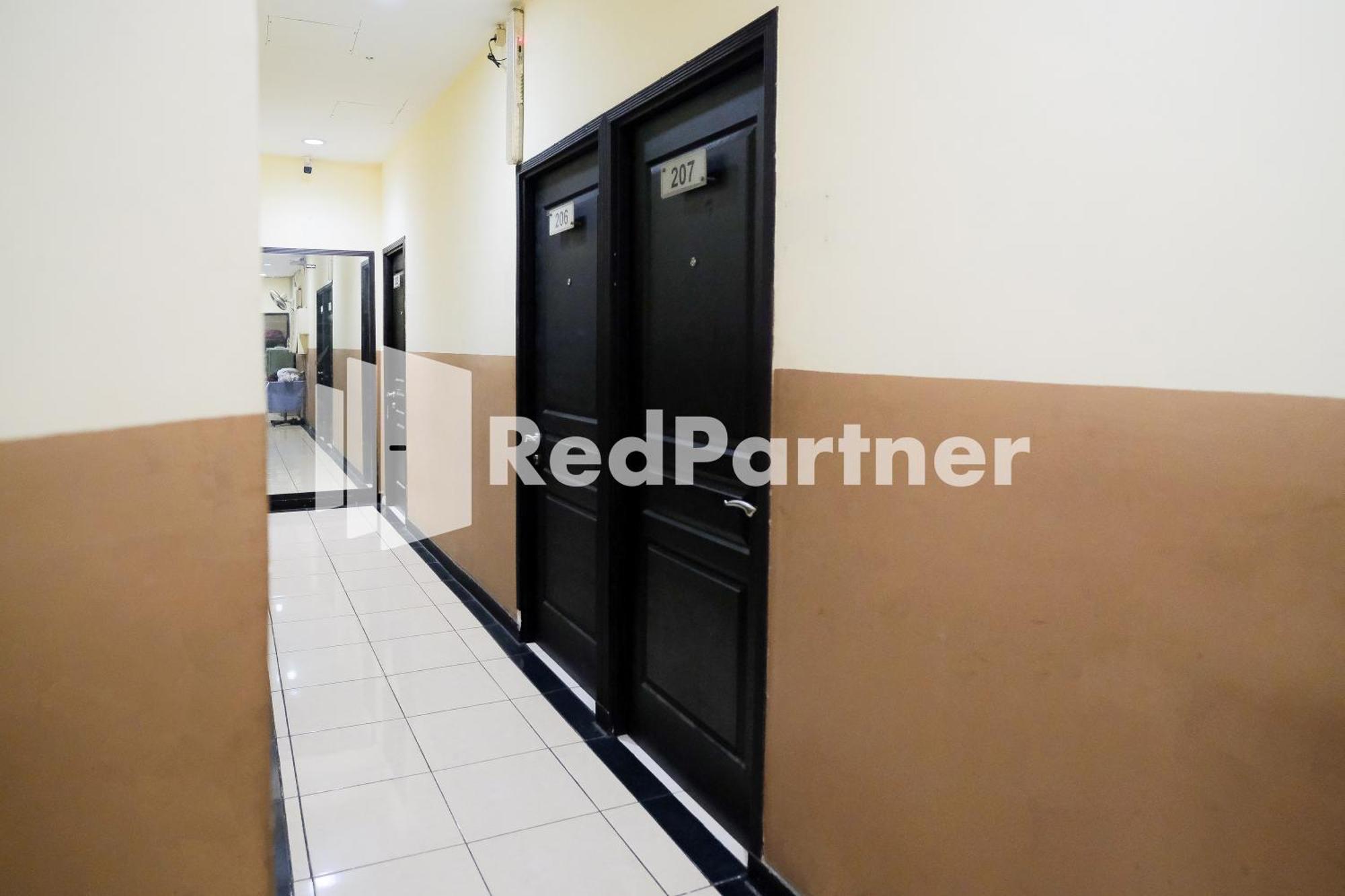 Reddoorz At Sparkling Hotel Surabaya Exterior photo