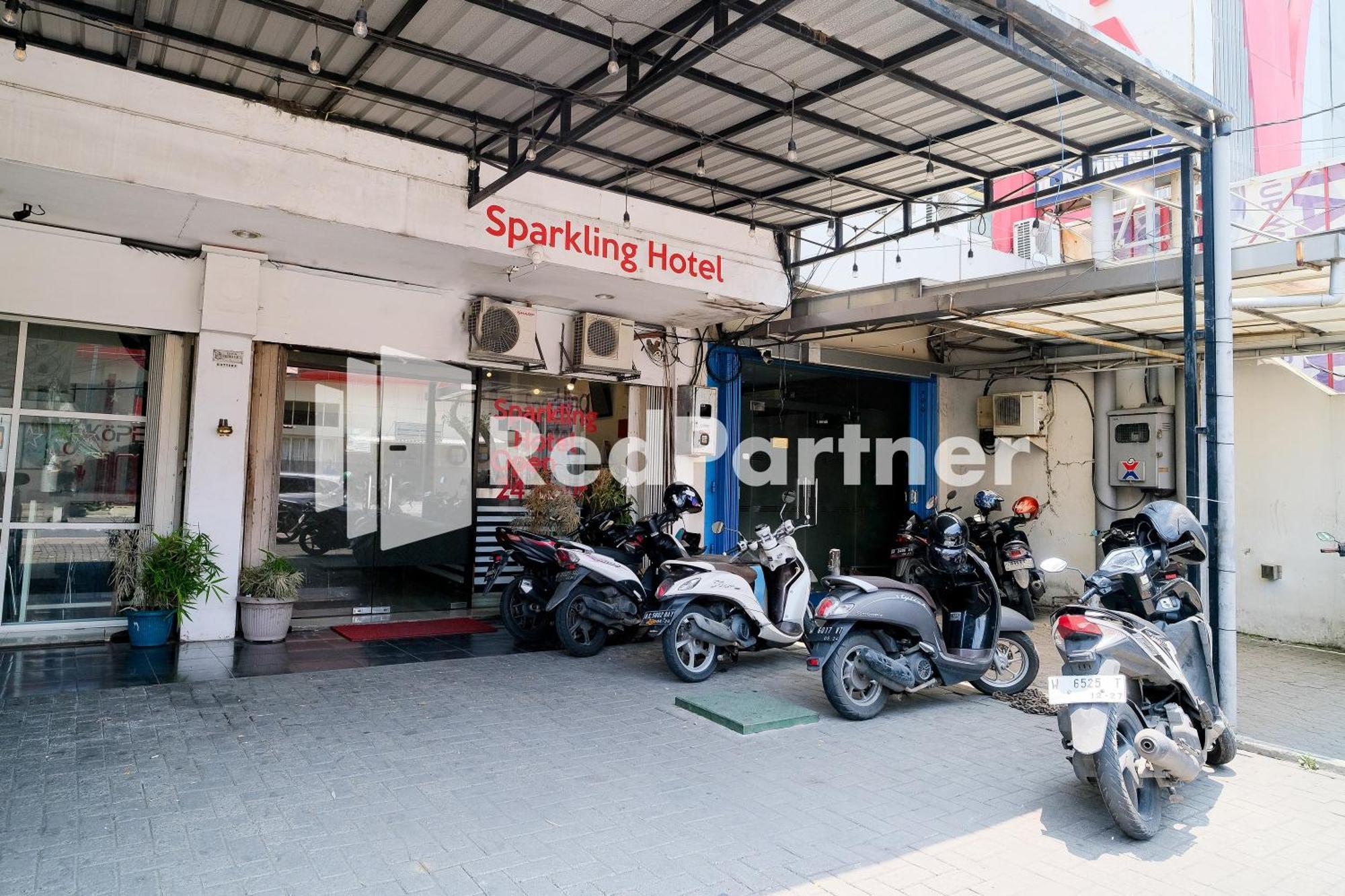 Reddoorz At Sparkling Hotel Surabaya Exterior photo