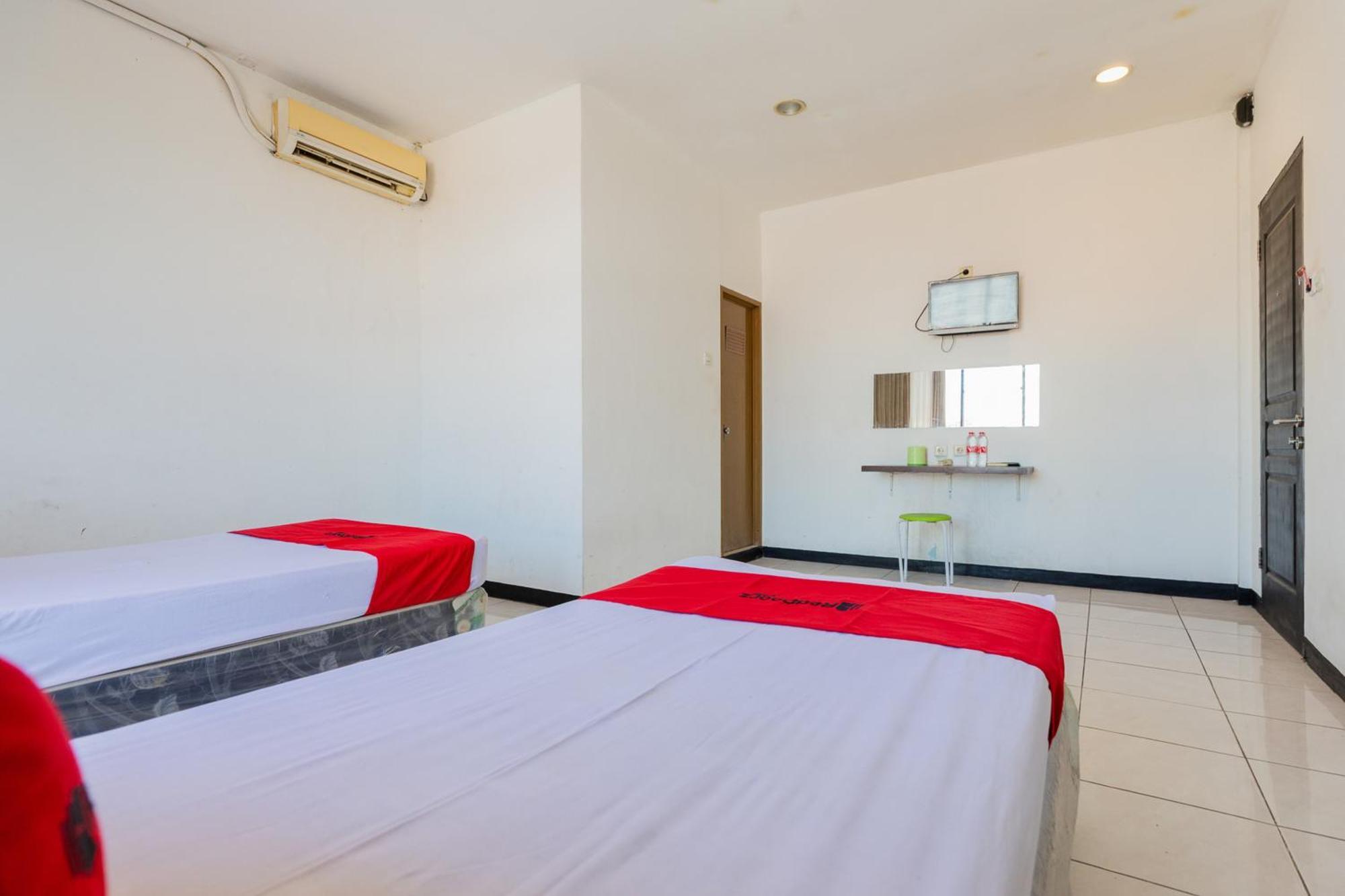 Reddoorz At Sparkling Hotel Surabaya Exterior photo